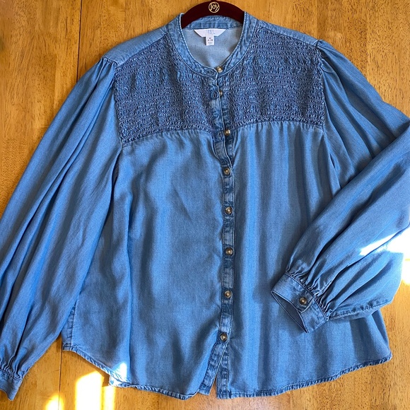 Time and Tru denim button up swing top - Picture 3 of 5
